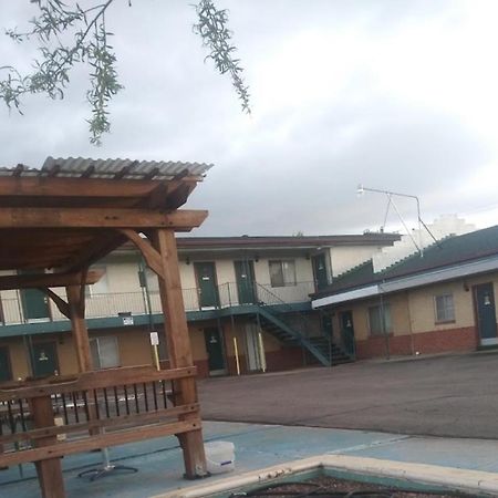 Usa Motel Пуебло Екстериор снимка