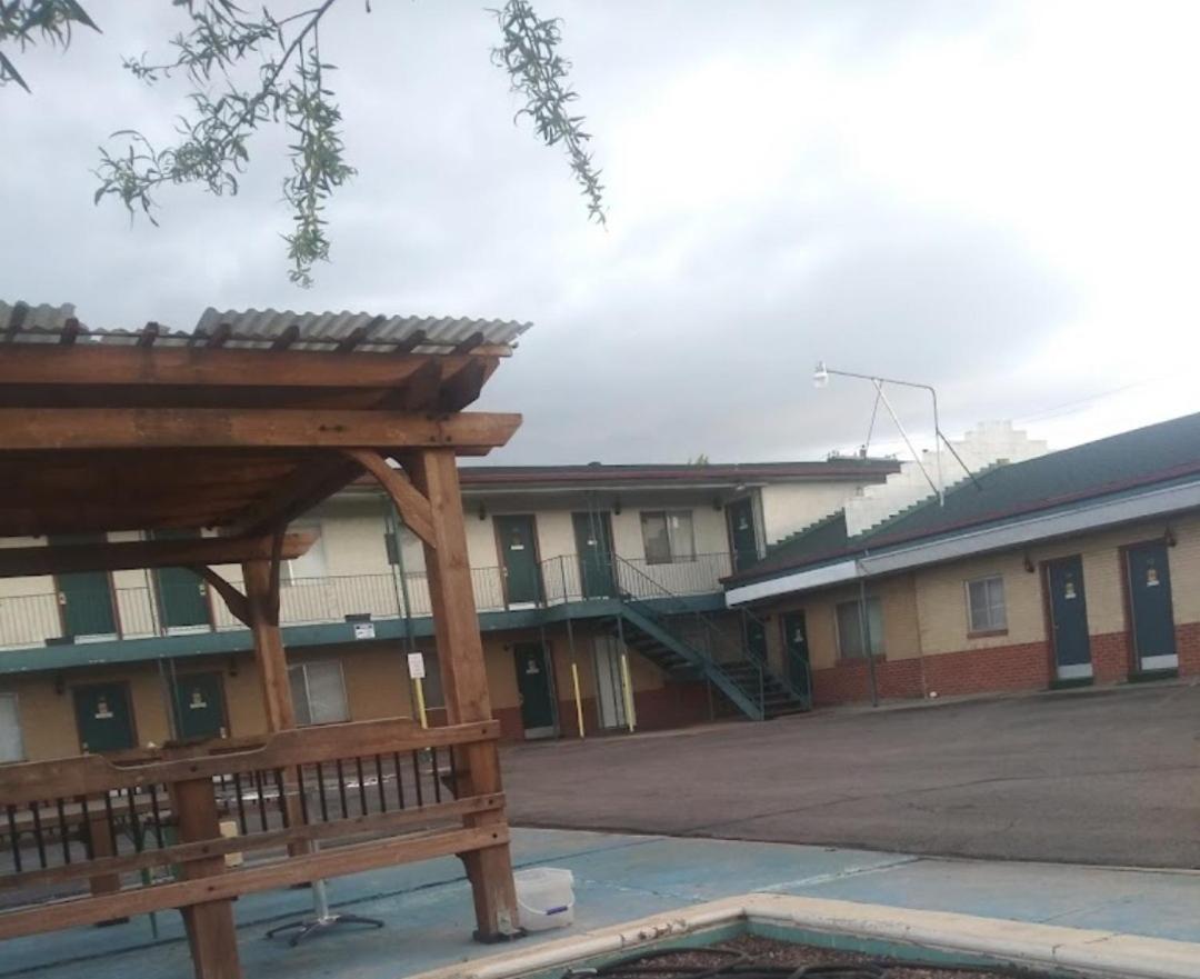 Usa Motel Пуебло Екстериор снимка